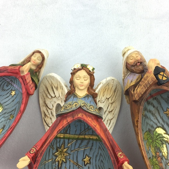 Roman Nativity Scene Christmas Nesting Figurines - Picture 4 of 7